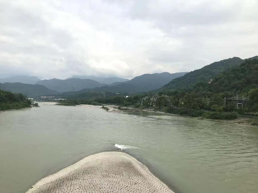 1-Day Mount Qingcheng and Dujiangyan Irrigation System Tour - Choosing between the guided and self-guided options