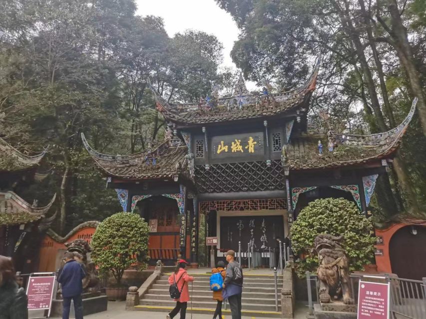 1-Day Mount Qingcheng and Dujiangyan Irrigation System Tour - Transport, timing, and the lunch question