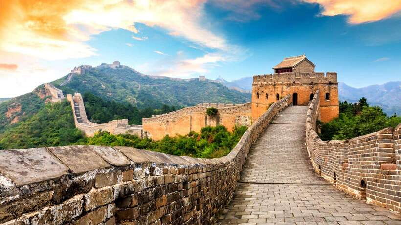 2-Day Beijing Must-See Tour:4 UNESCO Sites+Tian'anmen&Hutong - Hutongs, Yinding Bridge, and old Beijing at street level