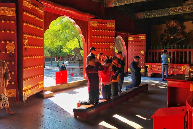 4-Hour Private Tour: Lama Temple, Confucius Temple, Guozijian Museum with Dim Sum - What the guide adds to the visit
