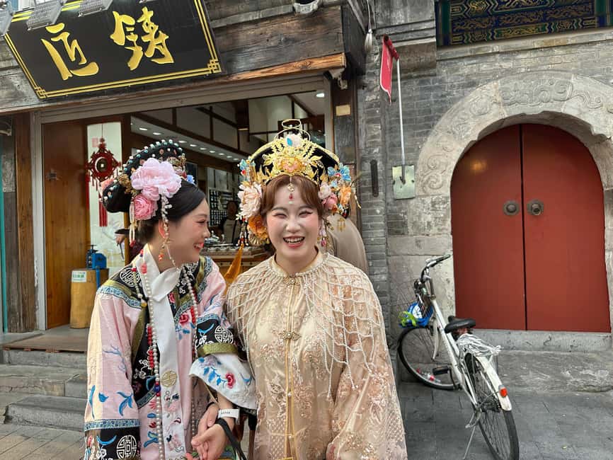 All-Inclusive Tour: Tiananmen Sq, Forbidden City, Great Wall - How the guides shape the day