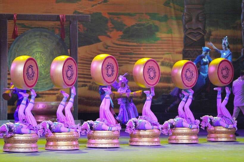 Beijing: Acrobatic Show Tickets Traditional & Modern Fusion - What happens at Qinle Palace