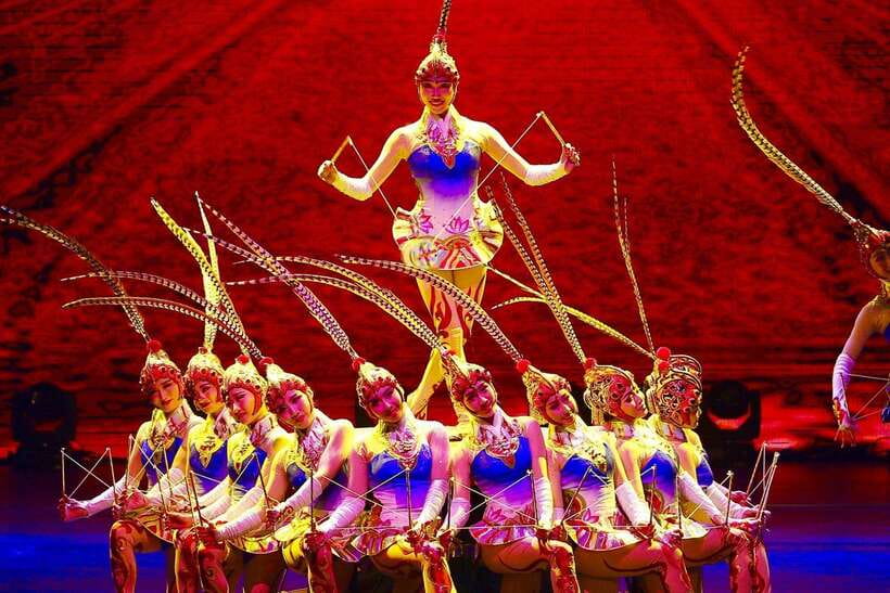Beijing: Acrobatic Show Tickets Traditional & Modern Fusion - The performance itself: tradition, risk, and stage technology