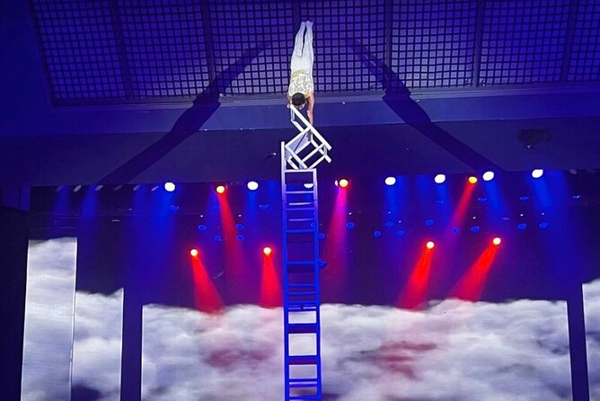 Beijing Acrobatics Show Ticket - The acts: strength, balance, and controlled risk