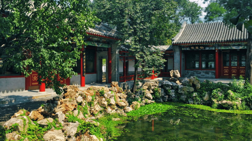 Beijing: Beihai park e-ticket entry - Starting with the lake and garden paths