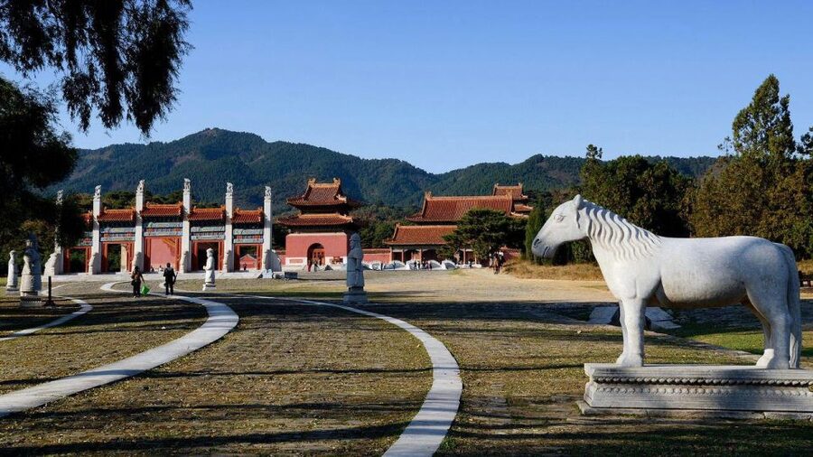 Beijing:Eastern Qing Tomb/Huangyaguan Great Wall/Dule Temple - Eastern Qing Tombs: Qing royalty in a wide imperial burial complex
