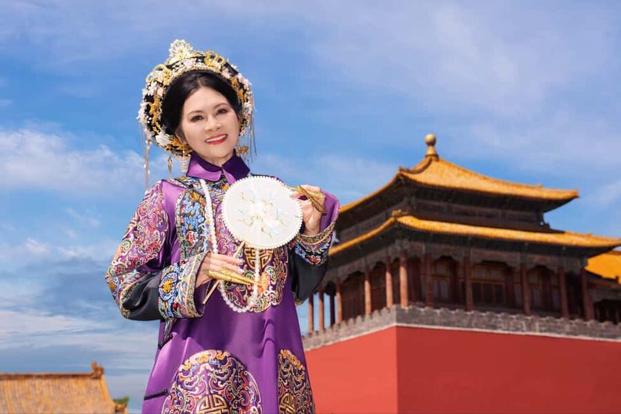 Beijing: Explore the Forbidden City in Hanfu - Meeting at Wangfu Century and choosing your outfit