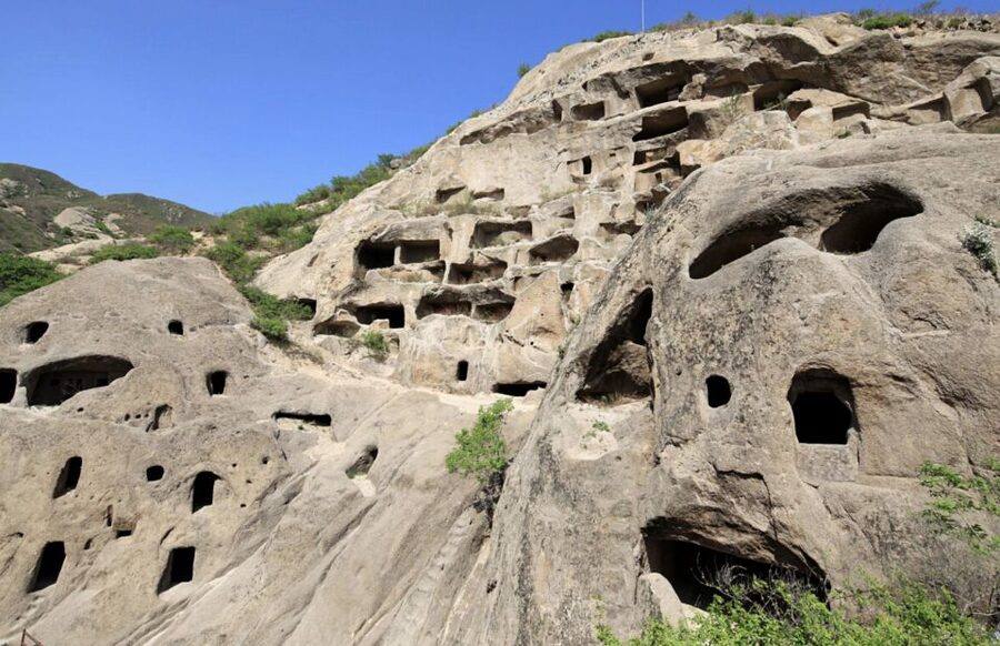 Beijing: Guyaju Cave Dwellings with Optional Visits - Walking through Guyaju’s cave villages