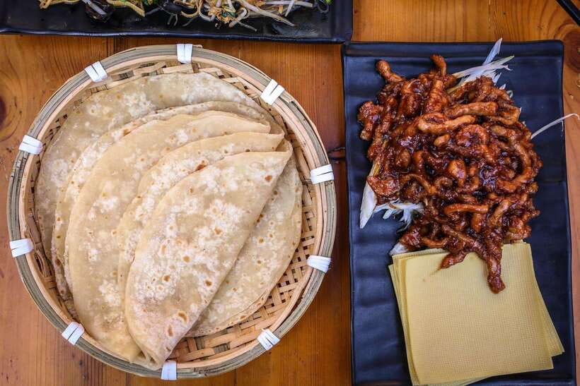 Beijing: Hidden Gems Guided Food Tour with Beer and Tastings - What the guides add to the evening