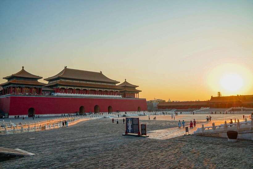 Beijing: Highlights of Forbidden City Private Walking Tour - Walking the central axis of the imperial palace