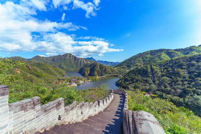 Beijing: Huanghuacheng Lakeside Great Wall Bus/Private Tour - The morning road trip from Beijing