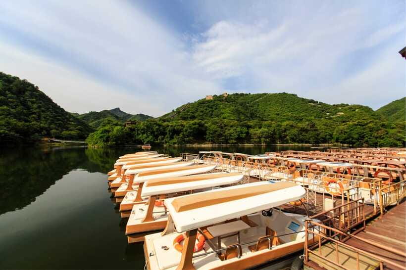 Beijing: Huanghuacheng Lakeside Great Wall Bus/Private Tour - Guides, service, and communication