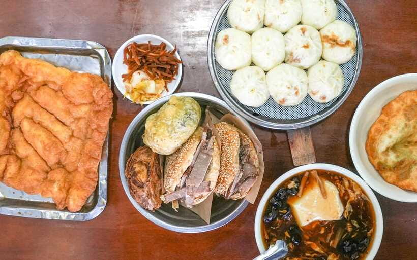 Beijing: Hutong Breakfast Food Tour - Jianbing with a cheesy twist
