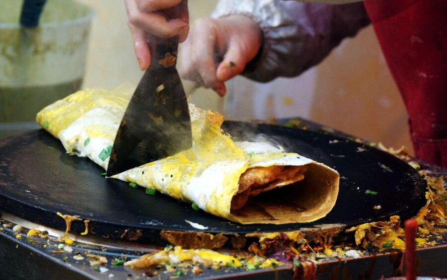 Beijing: Hutong Culinary Walking Tour with 15+ Tastings - Meeting at Dongsi and entering the hutongs