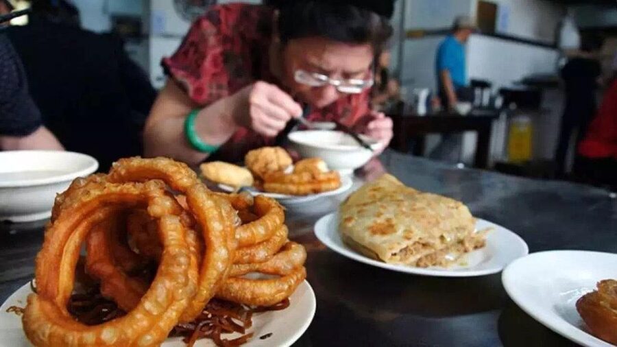 Beijing: Hutong Private Culinary Walking Tour - Markets, bakeries, and neighborhood food shops