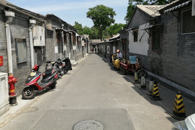 Beijing Hutongs Walking Tour - What the strongest guide experience looks like