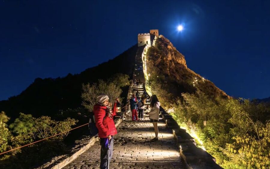 Beijing: Jinshanling and Simatai Wall&Gubei Watertown Tour - The local meal adds a welcome change of pace