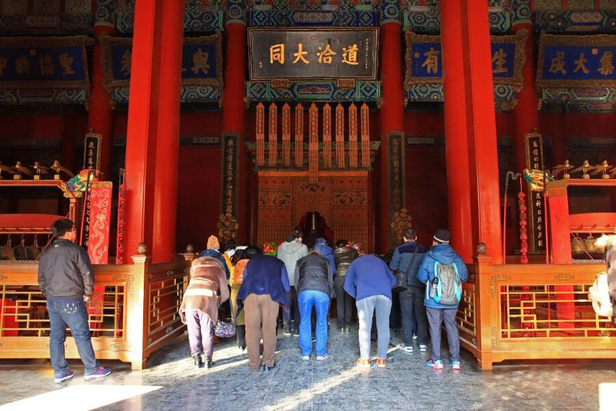 Beijing: Lama Temple, Confucius Temple and Guozijian Museum - Walking through the hutong to the Confucius Temple