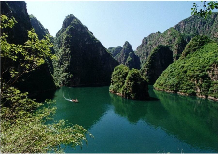 Beijing: Longqing Gorge w/Great Wall or Guyaju Private Tour - Badaling adds China’s most famous landmark