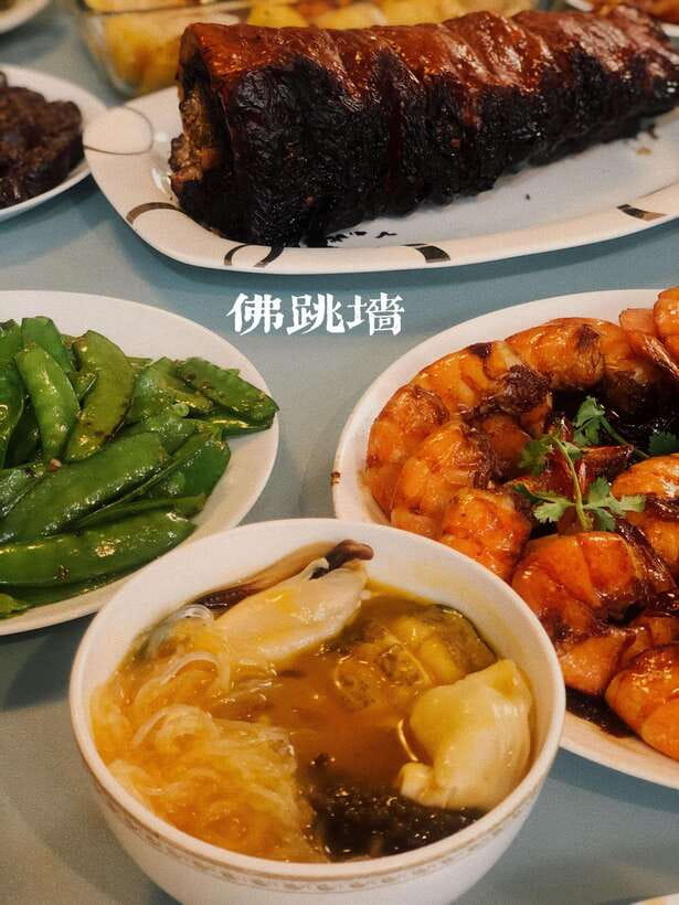 Beijing Market Tour with 10-course Family Feast - Why this Beijing food experience feels different