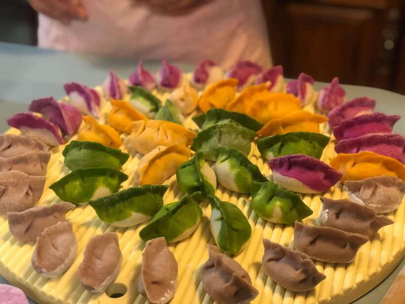 Beijing Market Tour with 10-course Family Feast - Conversation around the table