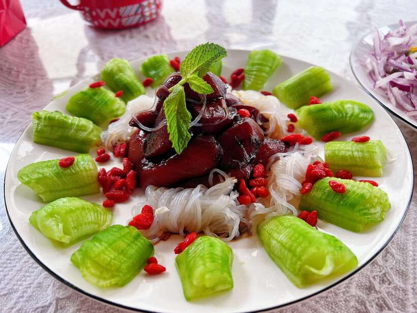 Beijing Market Tour with 10-course Family Feast - Who should book this experience