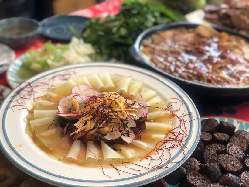 Beijing Market Tour with 10-course Family Feast - Languages, timing, and simple preparation
