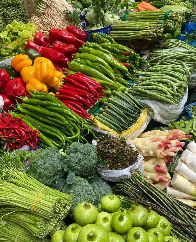 Beijing Market Tour with 10-course Family Feast - Starting at Liaogongzhuang Station
