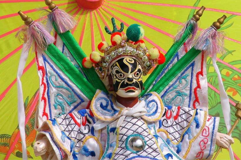 Beijing: Must-See Peking Opera at Liyuan Theatre Ticket - Arriving at Liyuan Theatre and choosing your seat