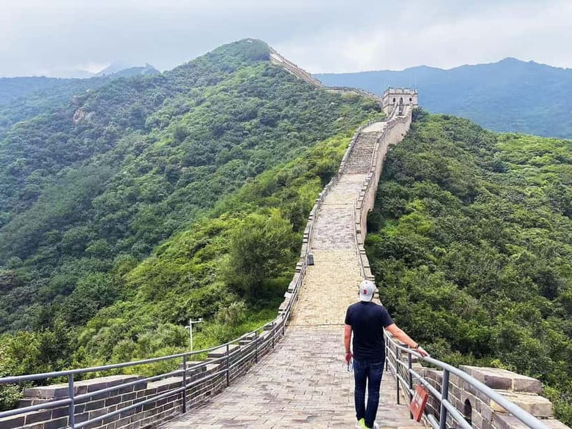 Beijing:Mutianyu/Badaling Great Wall Tour with VIP Fast Pass - Badaling: The Famous Wall With a Faster Start