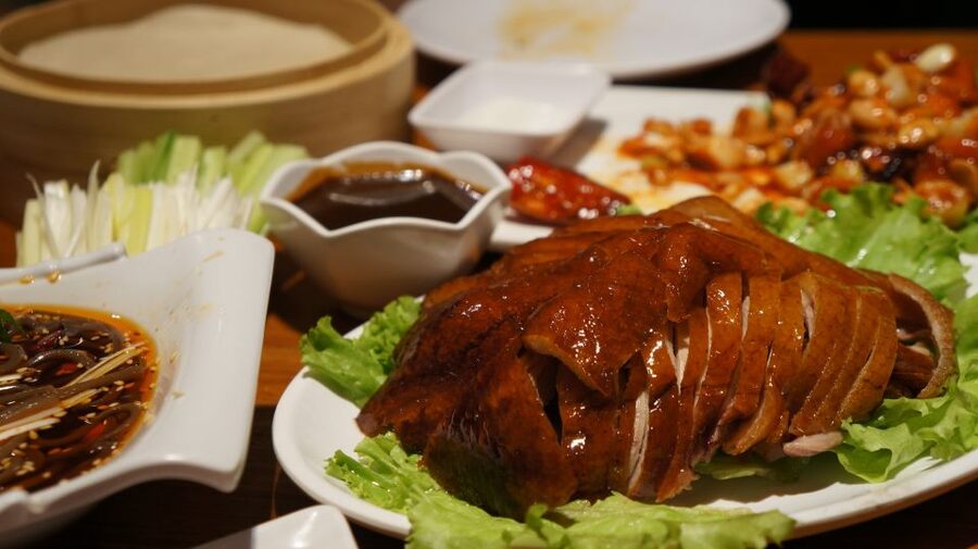 Beijing Night Tour with Acrobatics Show & PekingDuck Dinner - Peking Duck turns dinner into a small performance