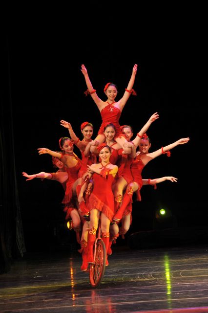 Beijing Night Tour with Acrobatics Show & PekingDuck Dinner - The acrobatics show brings old China to the stage