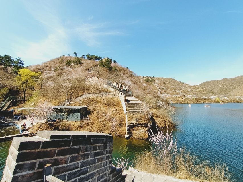 Beijing Private Great Wall Day Tour - Mutianyu: easy facilities, big popularity, and holiday crowds
