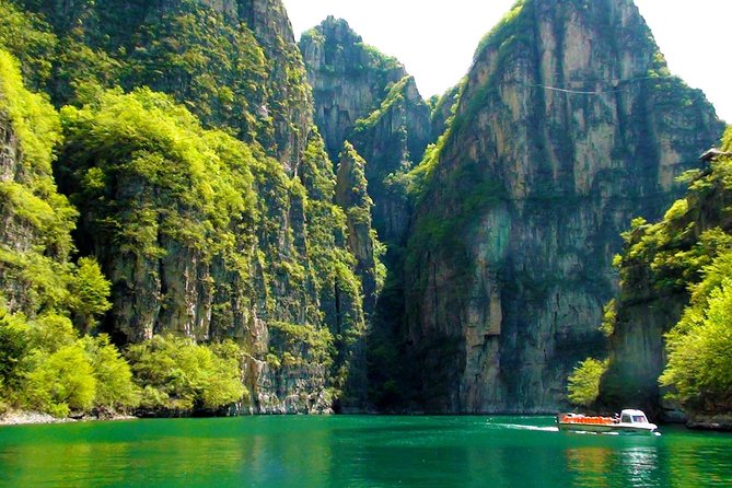Beijing Private Tour to Badaling Great Wall and Longqing Gorge with Boat Ride - Timing, crowds, and the pace of the day