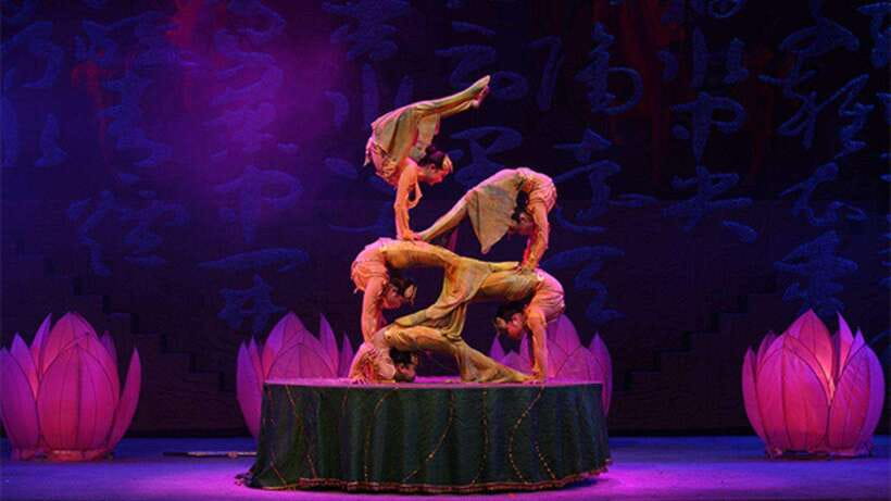 Beijing: Red Theatre Acrobatics Show Ticket-Local Must-See - Why the Red Theatre show works so well in Beijing