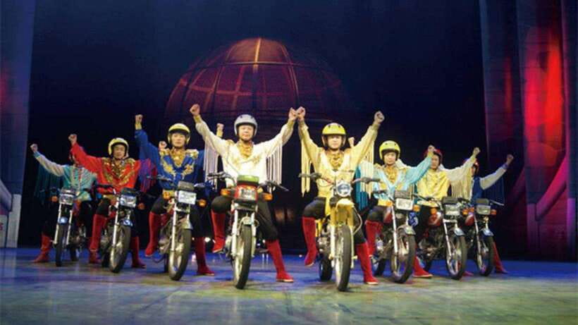 Beijing: Red Theatre Acrobatics Show Ticket-Local Must-See - Ball skills and the high-chair act