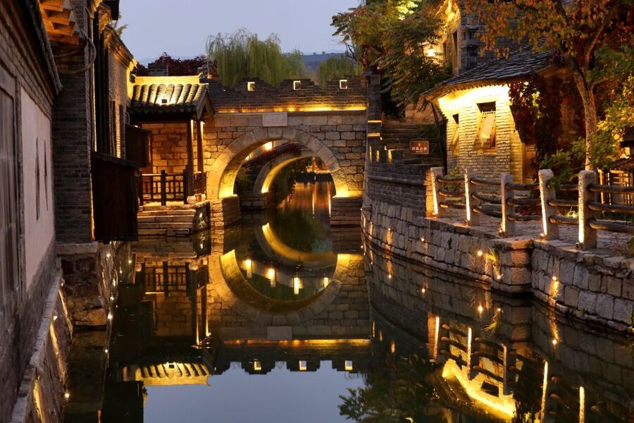 Beijing: Simatai Great Wall & Gubei Water Town Private Tour - The night option and its trade-offs