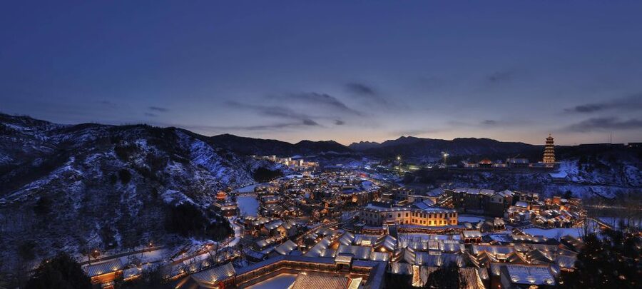 Beijing: Simatai Great Wall & Gubei Water Town Private Tour - The two-hour ride from Beijing