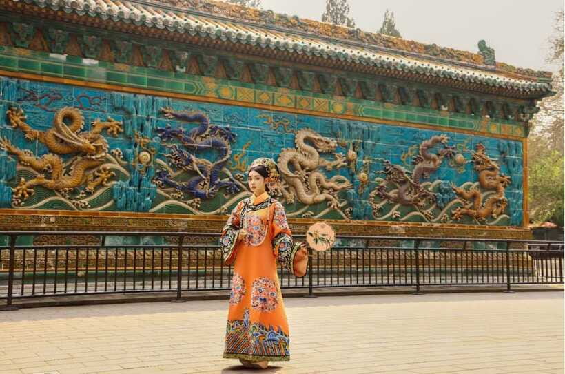 Beijing: Traditional Chinese Costume Makeover & Photo Shoot - What the English-speaking guide adds