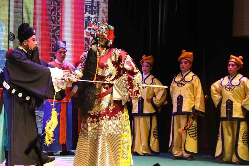 Beijing: Traditional Cultural Show Peking Opera Tickets - Who will enjoy this evening most