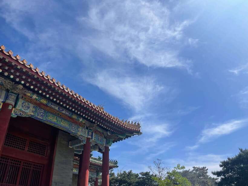 Chinese Kungfu class in old temple beside Forbidden Ci - Clothing, heat, and the small practical details