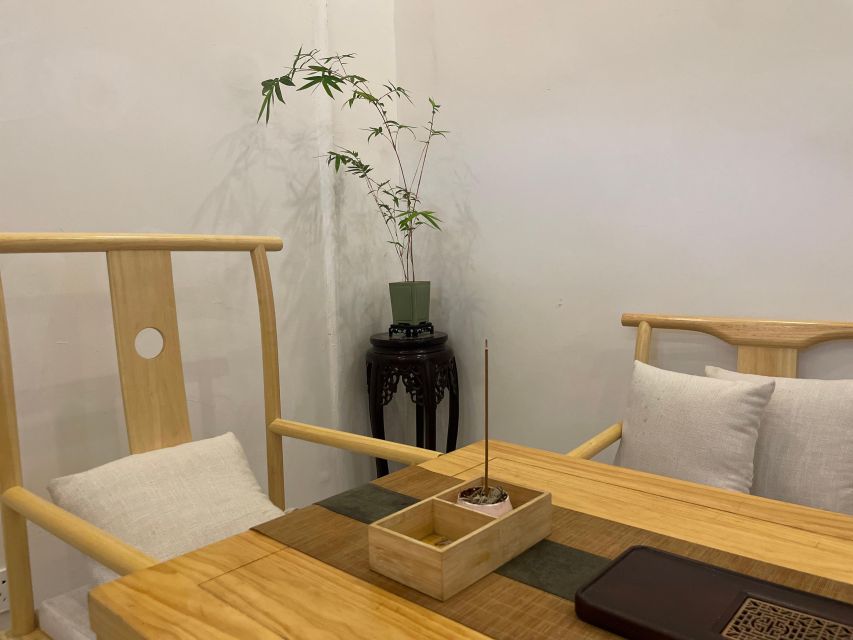Chinese Tea ceremony in Beijing Hutong courtyard - What the one-hour flow feels like