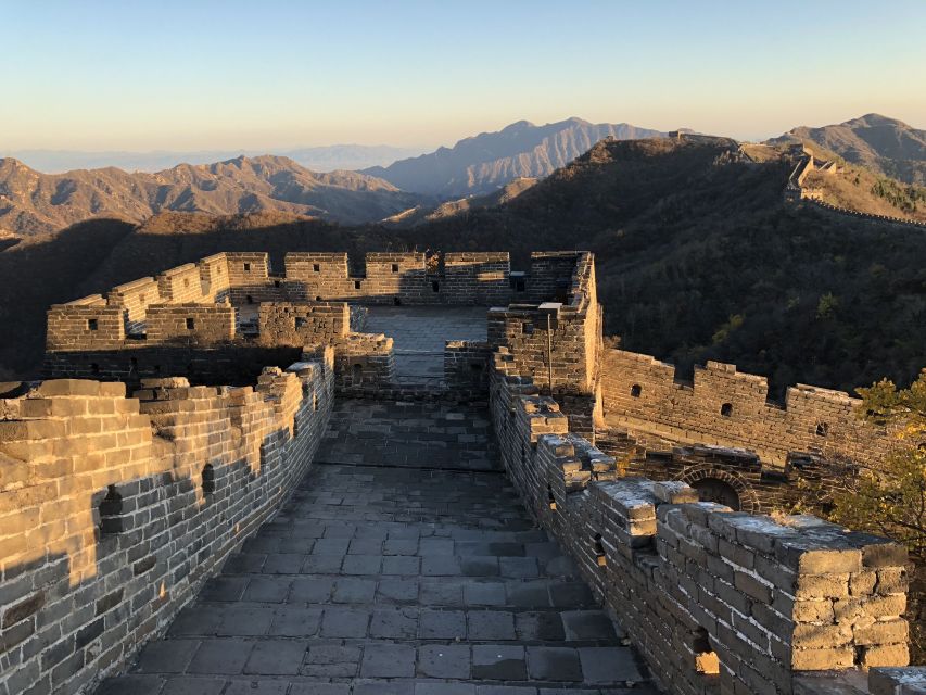 From Beijing: Mutianyu Great Wall Private Tour with Lunch - The guides make the history easier to follow