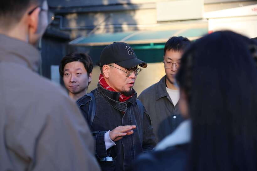 Hutong Walking Tour: Discover Real Beijing without Crowds - Zhengyang Bookstore and the pleasure of a small stop