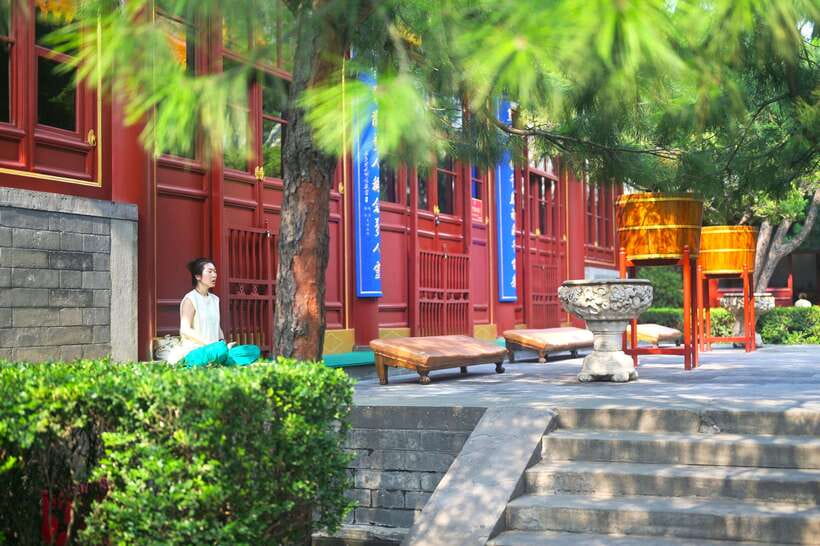 Hutong Walking Tour: Discover Real Beijing without Crowds - A café stop and a traditional Beijing drink
