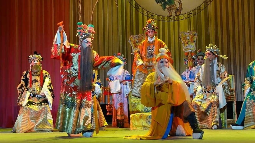Liyuan Theatre Beijing Opera Show Tickets - Why the makeup may be the real opening act