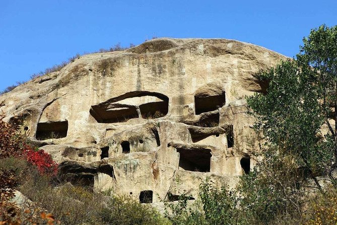 Longqing Gorge and Guyaju Caves Private Day Tour - Lunch and the practical rhythm of the day