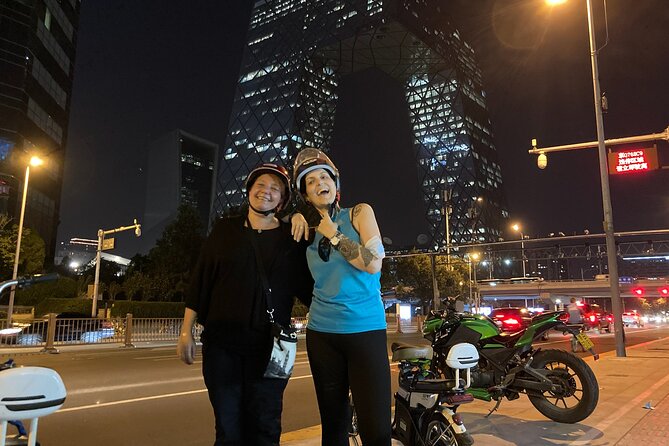 Modern Beijing Discovery by Bike - Jianwai SOHO and the commercial city
