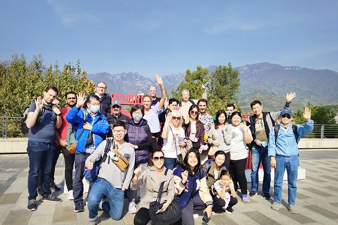 MuBus: Mutianyu Great Wall ENG/ESP/RUS Guided Bus Tour - Walking the East and West sections
