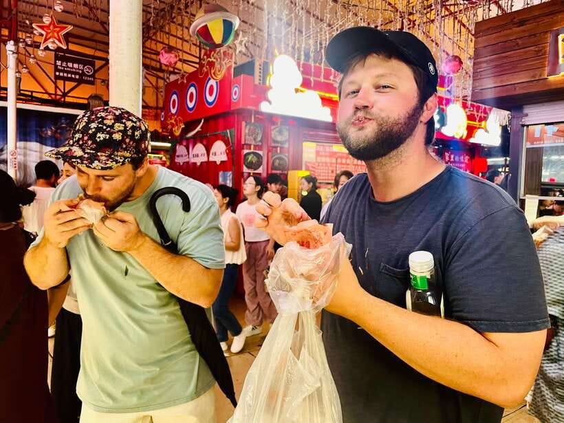 Night Market Haggling Adventure with an English Guide! - The first hour of browsing